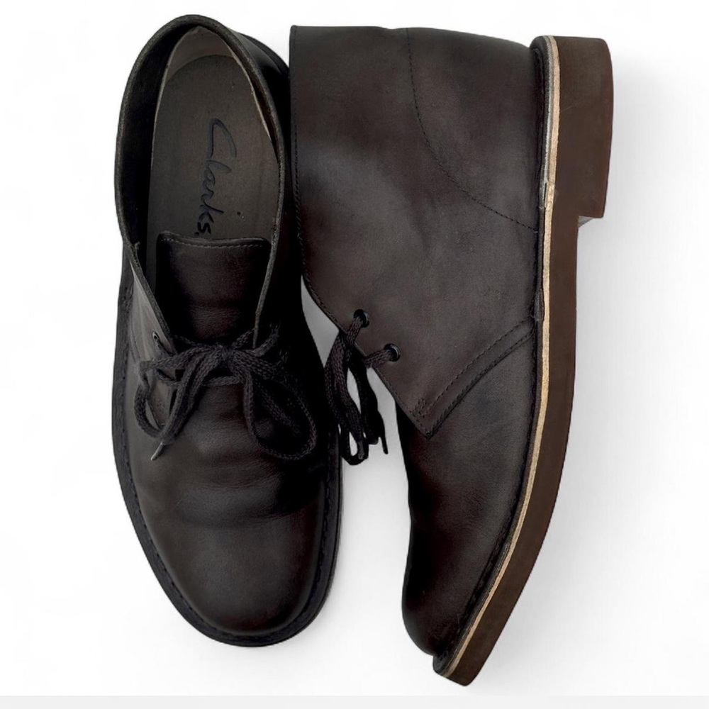 Clarks Bushacre 2 chukka desert boots. Gray leather Women’s Size 9 Men’s 7.5
